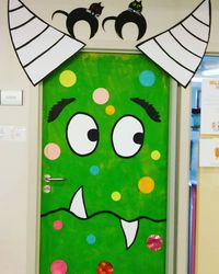 Running out of halloween party ideas? Get creative with these monster doors - they're easy to make, and seriously spooky to look at!