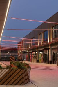 The Springs – Leeds is an exciting new retail and leisure destination based at Thorpe Park.

Concept by The Harris Partnership.

Studiotech created an affordable and achievable full feature lighting solution throughout.  This included the RGBW linear catenary lighting.

#catenarylighting #creatingspaces #architecturallighting #publicrealmdesign