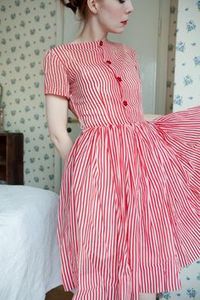 robe Bonbon rayé des années 1950 par FlowersOfTheMeadow sur Etsy