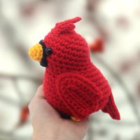 Crochet a cute and easy cardinal bird with this FREE crochet pattern! Visit our site for hundreds of free amigurumi crochet patterns!