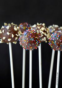 No-Bake Chocolate Cookie Pops