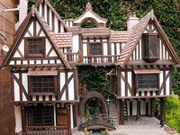 Tudor dolls houses and fantasy dolls houses - Gerry Welch Manorcraft Dolls Houses