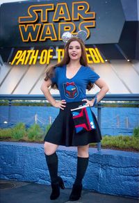 Amber Arden [as Snow White posing as Boba Fett] (Cosplay by AmberArden @Facebook) #SnowWhiteAndTheSevenDwarfs #StarWars #Disneybounding