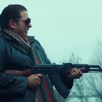 De deels waargebeurde komediefilm War Dogs van Todd Phillips wordt vanavond uitgezonden op Paramount Network. De film, met hoofdrollen voor onder meer Miles Teller, Jonah Hill en Ana de Armas, verscheen in 2016 op het witte doek en werd relatief goed ontvangen.