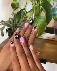 💗+🖤= cutest nails #nail #nailsnailsnails #nailinspiration #instanails #trending #utahnails #sogelnails #hemafree