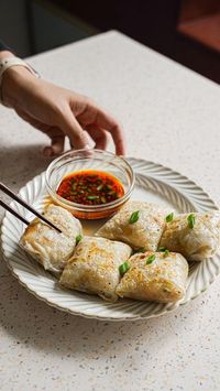 Aisya J | Vegan Recipes 🇲🇾🌱 on Instagram: "CRISPY rice paper dumplings recipe ↓ ↓ Idk why i took this long to jump on this trend, but I’m here now! And I regret not trying this earlier. It’s so good and so easy to make! 😍 I’ve given them a vegan twist by swapping out the meat for the tofu crumbles! Trust me, these are a game-changer. & the dipping sauce = *chef’s kiss* 😌 And I love that I’m able to air fry this and honestly, I prefer the air fried version because it crisp up more & they eve