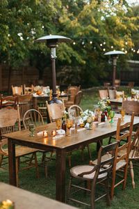 retro inspired wedding reception at Ojai Rancho Inn with wooden farm tables, mix matched wooden chairs and amber, green and yellow glassware with daisy centerpieces