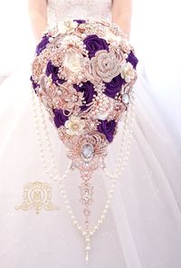 Plum purple rose gold teardrop brooch bouquet. Royal purple Cascading BROOCH BOUQUET plum and rose gold. Purple wedding bridal bouquet. Bridal broach boquet. Alternative crystal bling jeweled bouquet. Violet, purple. Quinceanera bouquet Measurements are made by the back side, width in the widest place and lenght dow to the end of cascades