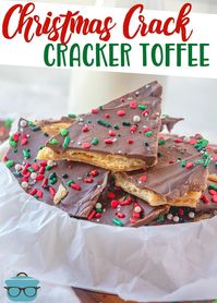 Christmas Crack is an addictive buttery cracker toffee treat. Saltine crackers, butter, brown sugar and chocolate chips are all you need! #giftabletreats #crackertoffee