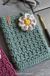 10 Free Crochet Patterns for Book Sleeves and Kindle Covers | easy patterns and video tutorials - Stitchberry