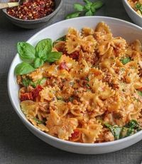 https://sorawallpaper.com/creamy-farfalle-with-spinach-and-tomatoes/