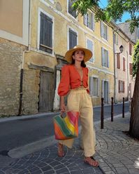 Alexandra Pereira no Instagram: “Colorful style for a place full of colors 🍊”