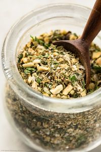 This homemade Greek seasoning mix is the perfect way to add authentic flavor to any dish!  This DIY spice blend is made with pantry staples and easily mixed together in minutes!! #homemade #Greek #seasoning #DIY #recipe