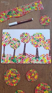 Peindre des arbres d'automne avec du papier à bulles : une activité Peinture et Récup' pour les enfants - Empreintes de peinture avec du papier bulles pour les arbres et le sol - Découpage et dessin - Idée simple à proposer aux petits et grands. Atelier maternelle, élémentaire (cycles 1 ou 2) - Pour IEF, école à la maison, co-schooling, classe, centre de loisirs, assistante maternelle ou en famille - tutoriel photos et vidéo - Thème automne, arbre, feuilles, forêt