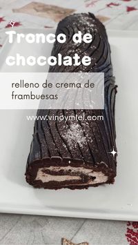 Puedes ver la receta de este tronco casero de #chocolate relleno de crema de #frambuesas pulsando en el enlace.  #navidad #christmas