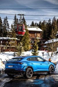 Lamborghini Urus S 2023 Engine: 4.0L V8 Twin Turbo Power: 489 kW / 665 hp Torque: 850 Nm / 627 lb-ft Weight: 2,150 kg / 4,740 lbs 0-62 mph: 3.5 seconds Top Speed: 305 kph / 189 mph