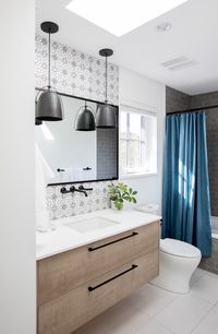 New This Week: 6 Bold Bathrooms With a Shower-Tub