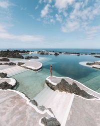 12 piscinas naturais em Portugal para desfrutar do Verão | VortexMag| #madeirahiddengems,#hiddengemsinmadeira, #madeiraislandtravel,#travelingtomadeira, #madeiratraveling,#madeiraportugal,#madeiraisland, #madeiraportugalaesthetic, #madeiralevadawalks,#madeiraaesthetic