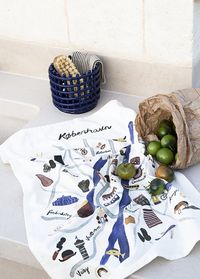 A perfect hostess gift or practical souvenir, our Copenhagen Tea Towel in organic cotton is patterned with a watercolour illustration of our beloved city. Featuring ten districts, iconic landmarks and native symbols, it pays tribute to a city that is not only our hometown, but also the source of endless inspiration.