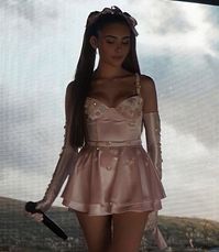 madison beer pink tour outfit concert stage popstar aesthetic