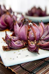 These Lotus Flower Onions are a delicious dish to make as edible centerpieces for your next party! 🧅 . . . . . #simplyglutenfree #glutenfree #glutenfreeliving #glutenfreelife #glutenfreediet #glutenfreefood #glutenfreelifestyle #glutenfreefoodie #glutenfreemom #easyglutenfree #glutenfreegoodness #health #healthylifestyle #carolglutenfree #foodphoto #foodphotographer #foodphotography #glutenfreerecipes #recipe #glutenfreeblogger #glutenfreeblog #onions #vinegar #lotusflower #onion