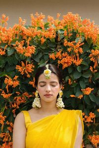 Unique & Beautiful Floral Jewellery ideas for your Haldi OR Mehendi Ceremony. From Various designs and color options, we have everything of your choice. #weddingbazaar#indianwedding #floraljewellery #floraljewelleryforhaldi #floraljewelleryformehendi #floraljewellerybridal #floraljewelleryreal #floraljewelleryforhaldmehendi #floraljewelleryformehendibrides #floraljewelleryforhaldisimple #floraljewelleryflowerjewellery #floraljewellerypink #floraljewelleryartificial #floraljewellerywhite