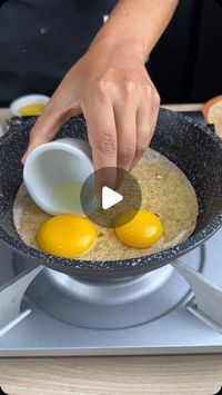 Super Receitas on Instagram: "Cubra os ovos com rap 10. Uma receita perfeita para seu café da manhã!! 

INGREDIENTES:

2 TORTILHAS DE RAP 10

4 OVOS

PITADA SAL

PITADA PIMENTA DO REINO

CEBOLINHA

QUEIJO MUSSARELA RALADO A GOSTO

TOMATE CORTADO EM RODELAS

COENTRO A GOSTO

OREGANO

QUEIJO MUSSARELA  RALADO

TEMPO PREPARO:

COZINHAR POR 5 MINUTOS"