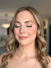 The perfect Soft glam bridal look!  Great for any wedding or event. Shimmer, highlight, bronzy makeup look. Bridesmaid, maid of honour, bride, wedding dress, wedding inspo