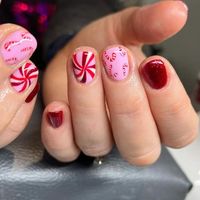 16+ Insanely Cute Candy Cane Nails & Christmas Nails for Your Holiday Mani