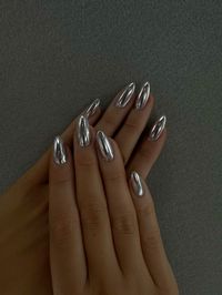 Trendy silver chrome nail inspo