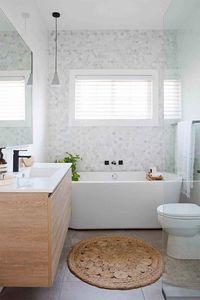 Beautiful bathroom ideas and inspiration - wood and white modern bathroom #bathroomdecor