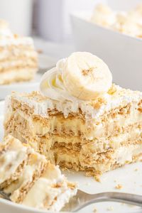 Make this simple, no-bake graham cracker icebox cake layered with creamy banana pudding and sweet ripe bananas.