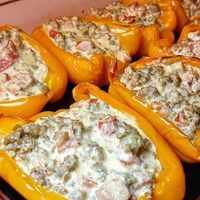 Dinner last night was one of my absolute favorites - sausage dip stuffed peppers!! 😋😋 . I bake the cut peppers for 30 min at 350 degrees before filling with the sausage dip then bake for about 10 min more 😍 . ✴ Sausage Dip recipe is avail at ohmyketo.com - clickable link in my bio 💖 . . . #keto #ketoforlife #lchf #lowcarb #gettingfiteatingfat #eatmorefat #fatisfuel #ketofam #fitfam #ketogenicdiet #ketolifestyle #ketofood #ketofoodie #foodie #ketofriendly #losefateatingfat #cleaneating #inter