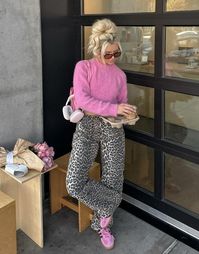 This bold and trendy outfit features a pink sweater paired with leopard print pants, creating a fun and stylish look perfect for a casual day out or school.   Photo credit by: @shestyledwhat