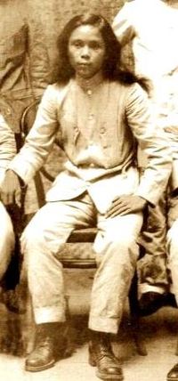 On September 13, 1907, Macario Sakay, revolutionary leader and among the last of the Filipino resistance fighters to surrender to the Americans, was hanged inside the Old Bilibid Prison in Manila, together with Col. Lucio de Vega. Born on January 3, 1870 in Tondo, Manila, Sakay, a close confidante of Andres Bonifacio, was one of the early members of the Katipunan.