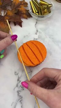 Cupcake Decorating: How to Make a Pumpkin Shaped Cupcake 🎃