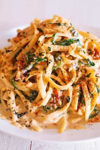 Linguine with Spinach and Sun-Dried Tomato Cream Sauce