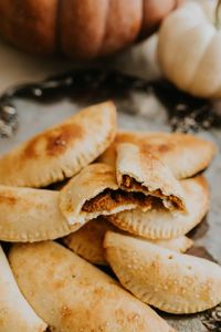 Discover the taste of autumn with these easy Pumpkin Empanadas! Imagine the warmth of pumpkin spice wrapped in a flaky crust, creating the perfect hand-held version of pumpkin pie. Ideal for sharing, these empanadas are sure to become a seasonal favorite. Perfect for back-to-school lunchbox treats, Fall gatherings, or whenever you need a quick, simple, and cozy dessert. #FallBaking #PumpkinSpice #ThanksgivingDessert #HalloweenParty #PumpkinPie