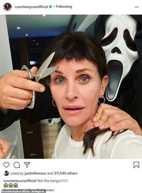 Courteney Cox pays tribute to the late Scream director Wes Craven as Scream 5 wraps | Daily Mail Online