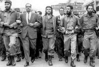 Castro (far left) and Guevara (center) march arm-in-arm with Osvaldo Dorticós Torrado, the president of Cuba from 1959 to 1976.