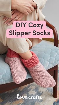 This Mother's Day, give the gift of warmth and comfort with a handmade touch! Our cozy slipper socks are the perfect DIY craft to show your love. Simple and quick to knit, these socks make an ideal present for any mom who deserves a bit of relaxation. Click the link to download the free pattern and start knitting today! ✨