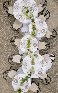 LaFederica - Wedding Studio | This table is an OBSESSION 🍃 The perfect green and white setting reinvented mixing many floral textures and veggies. 🥒 Photo… | Instagram