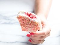 With swirls of fluffy no-churn ice cream in strawberry and vanilla, this creamy/crunchy ice cream bar is strawberry shortcake in frozen form.