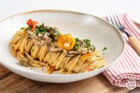 Ricetta Pasta con pesci poveri - La Ricetta di GialloZafferano