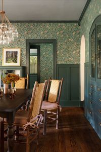 This eclectic farmhouse dining room transformation features a classic William Morris wallpaper and custom painted built-ins and wall paneling to add texture and color to what was a drab space. Swipe for the before.