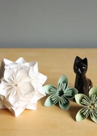 Learn how to build your own charming kusudama flower ball with this easy-to-follow tutorial!