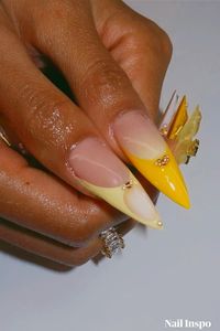 #nails #nailart #summernails #birthday #vacation #beachvacation #naildesign #almond #blackwomensfashion #darkskinnails #nailartideas #yellownaildesigns #yellow