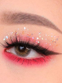 Get inspired by the magic of the holiday season with these beautiful and gorgeous Christmas eyeshadow looks!