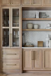 Do you love the look of white oak kitchen cabinets? These examples will provide plenty of ideas and inspiration for your own kitchen, whether you're planning a full remodel or just want ideas for the future!rn