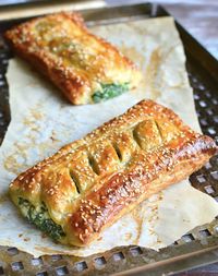 Spinach Puff Pastry Rolls with Feta and Ricotta  (and 10 More Easy Recipes You Can Make with Puff Pastry)   #puffpastry #recipe